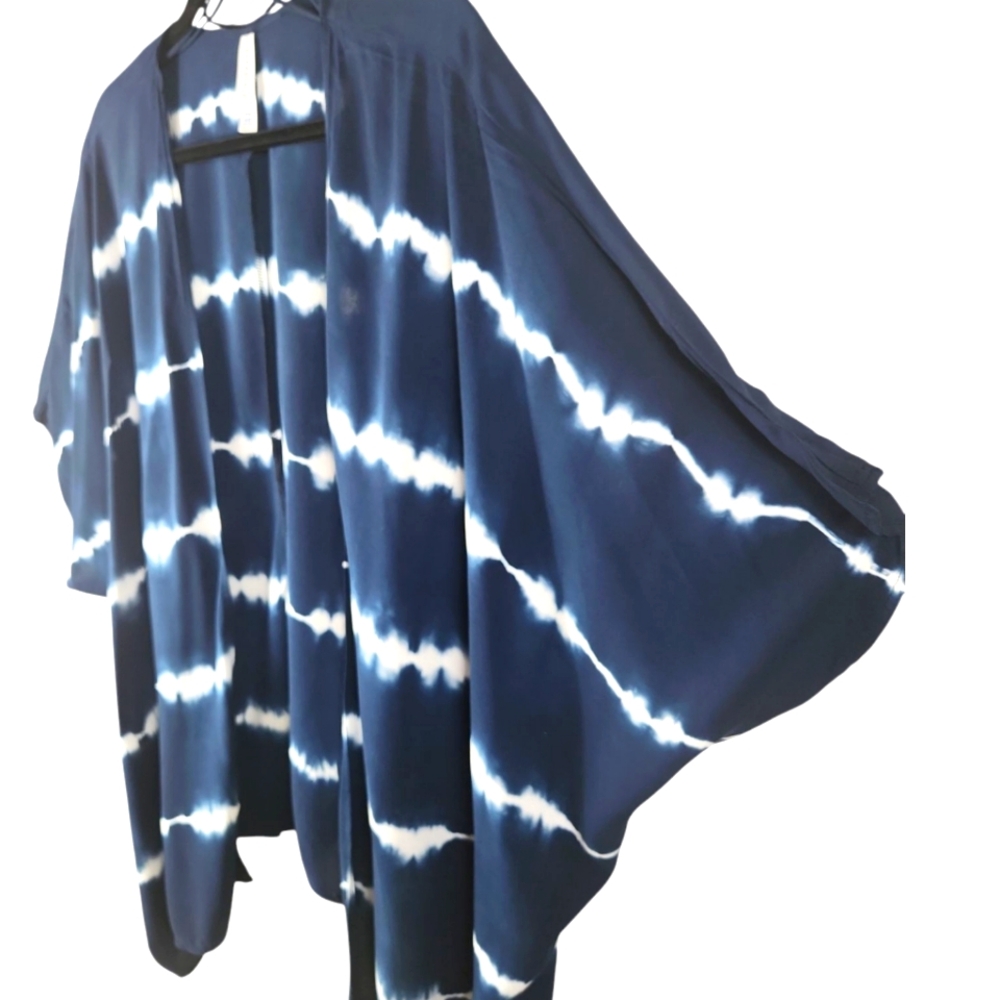 Aeropostale, Navy and White Tye Dye flowing cardigan. Gently used!!! Sz One Size - Picture 3 of 5